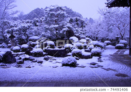 以雪園而聞名的京都明萬寺 74491406