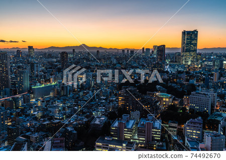 俯瞰東京，六本木等城市景觀的日本東京城市景觀（夜景） 74492670