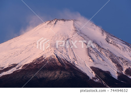 仲冬富士山的山頂 74494632