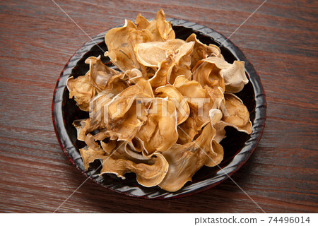 Dried white fungus 74496014