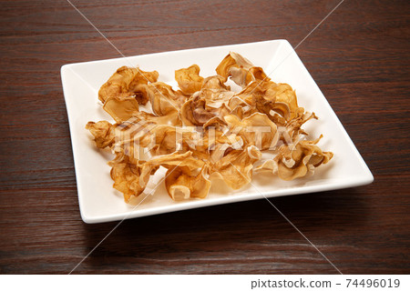 Dried white fungus Dried white fungus 74496019