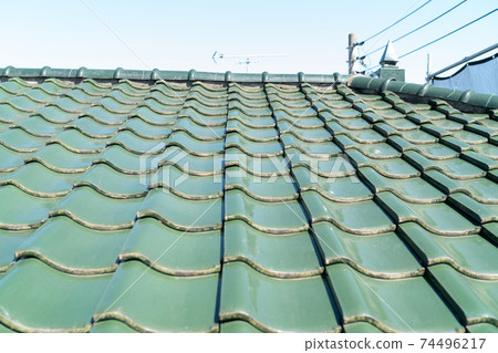 Roof tiles that need repair 74496217