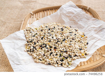 39 types of domestic millet 74496258