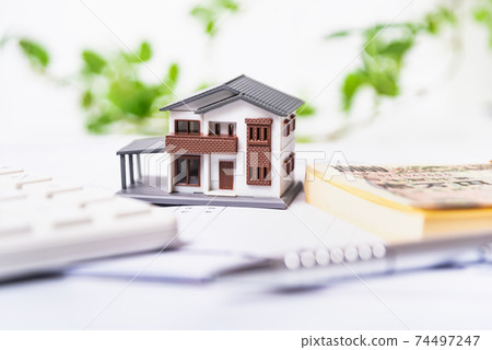 房屋模型和金錢 房屋模型和金錢 74497247