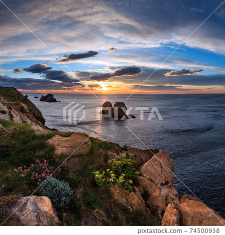 Sunset Atlantic Ocean coastline. 74500938