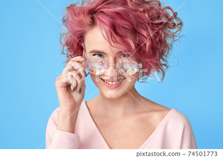Young girl with pink hair in sun glasses 74501773