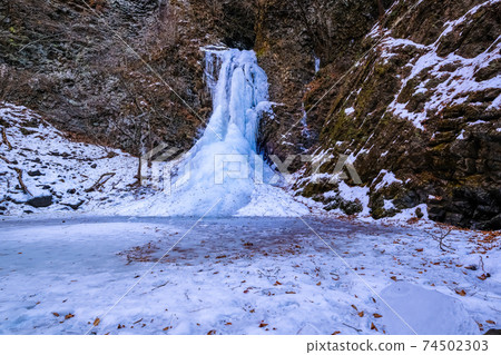 Freezing waterfall 74502303