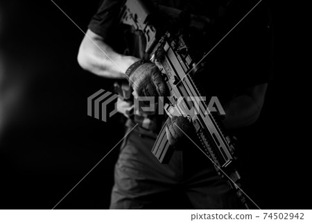 武裝人員 武裝人員 74502942