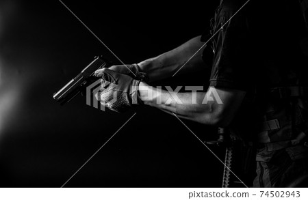 武裝人員 武裝人員 74502943