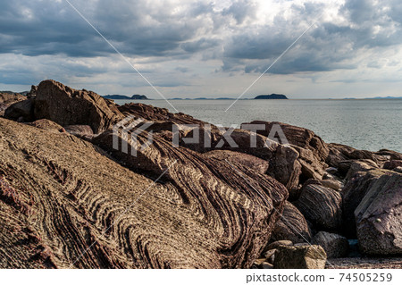 Jangbongdo beach scenery made of peculiar shaped basalt Jangbongdo beach scenery made of peculiar shaped basalt 74505259