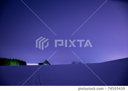 Snowfield and glass pyramid at night (Moerenuma Park) Snowfield and glass pyramid at night (Moerenuma Park) 74505439