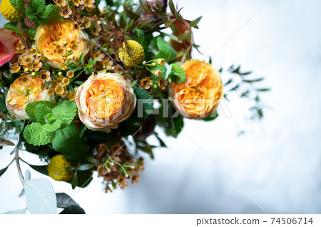 Bouquet of roses in a vase, orange Bouquet of roses in a vase, orange 74506714