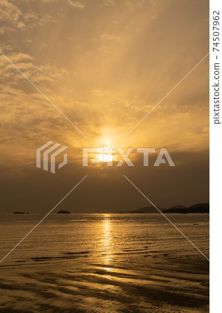 新年的日落 74507962