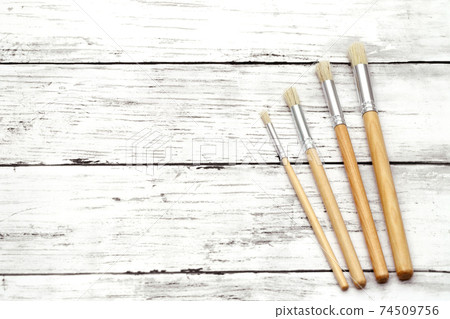 A paintbrush A paintbrush 74509756