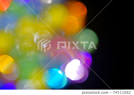 黑色黑色背景，類似寶石的玻璃球散景表達11 74511882