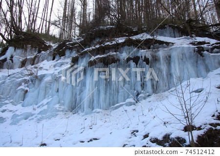 Yukawa Valley Icefalls 74512412