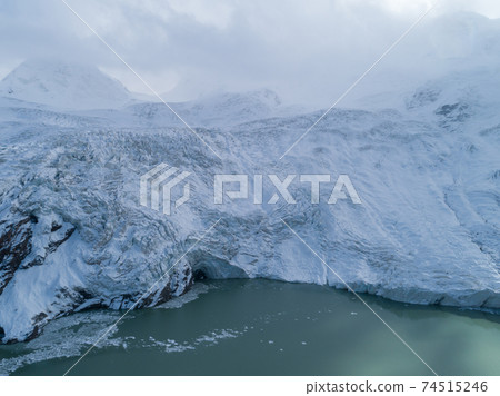 Aerial view of  glacier lagoon in Tibet,China 74515246