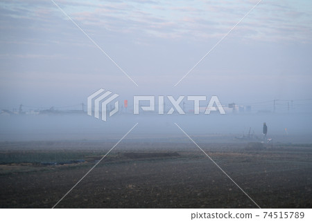 Okayama Plain, where the morning mist flutters on a warm February morning, Higashi-ku, Okayama City, Okayama Prefecture Okayama Plain, where the morning mist flutters on a warm February morning, Higashi-ku, Okayama City, Okayama Prefecture 74515789