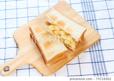 Banana sand with toast 74516802