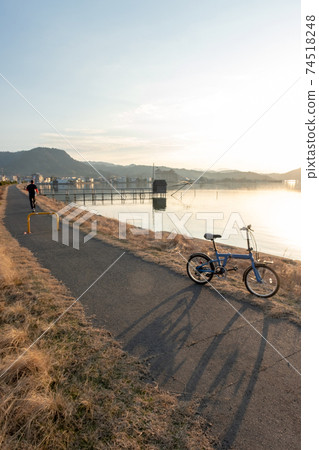Lakeside dusk Cycling image (Togo Pond) 74518248