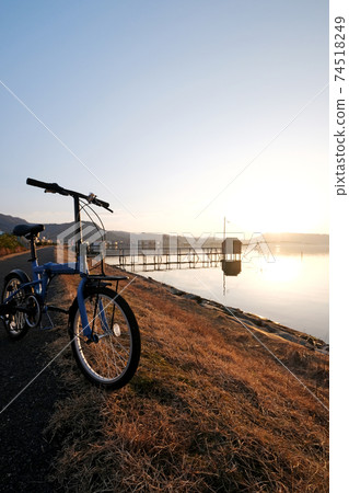 Lakeside dusk Cycling image (Togo Pond) 74518249