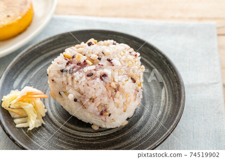 Millet onigiri Millet onigiri 74519902