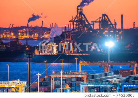 《Kanagawa Prefecture》 Night view of the factory in the Keihin industrial area, Ogishima, Kawasaki City 《Kanagawa Prefecture》 Night view of the factory in the Keihin industrial area, Ogishima, Kawasaki City 74520003