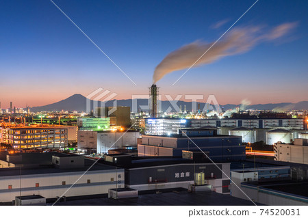 《Kanagawa Prefecture》 Night view of the factory in the Keihin industrial area, Ogishima, Kawasaki City 《Kanagawa Prefecture》 Night view of the factory in the Keihin industrial area, Ogishima, Kawasaki City 74520031