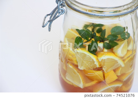 Honey lemon Honey lemon 74521076