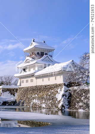 Toyama Castle Ruin Park in heavy snow 74521653