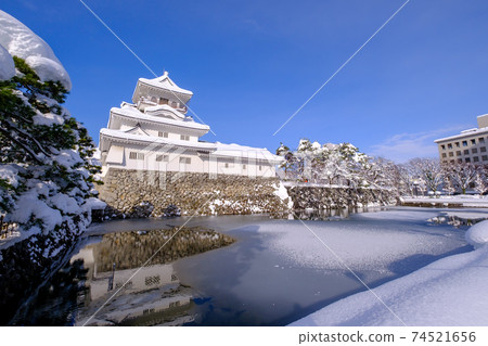 富山城堡廢墟公園在大雪中 74521656