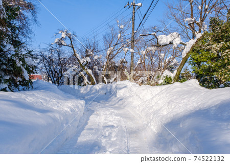 Snowy mountain road Snowy mountain road 74522132