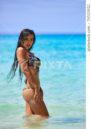Sexy girl posing in the sunny day at the tropical beach Sexy girl posing in the sunny day at the tropical beach 74522652