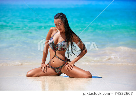 Sexy girl posing in the sunny day at the tropical beach Sexy girl posing in the sunny day at the tropical beach 74522667