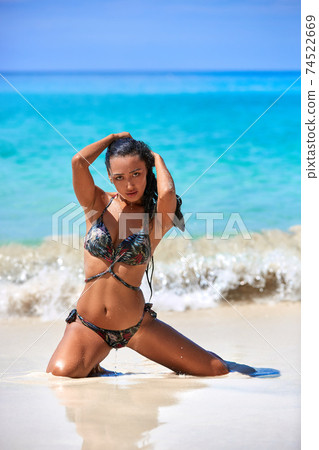 Sexy girl posing in the sunny day at the tropical beach Sexy girl posing in the sunny day at the tropical beach 74522669