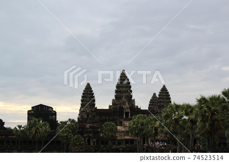 Early morning Angkor Wat 74523514
