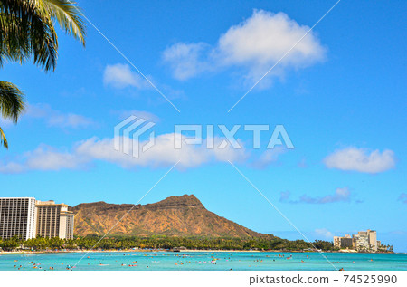 Hawaii's Diamond Head and Waikiki Beach. A classic view. Hawaii's Diamond Head and Waikiki Beach. A classic view. 74525990
