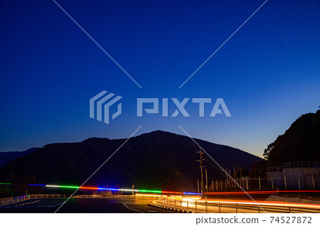 新的麻生大橋“重建的光之橋”照明照片，攝於2021年2月，日本，熊本縣南麻生市 74527872