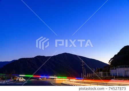 新的麻生大橋“重建的光之橋”照明照片，攝於2021年2月，日本，熊本縣南麻生市 74527873