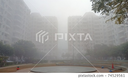 早晨霧公寓 74529561