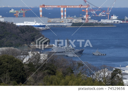 Escort ship departing from Yokosuka Port 74529656