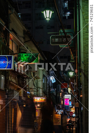 Shinjuku Golden Gai Kabukicho Afternoon Entertainment District Midnight City Center Night View Tokyo Bar Salaryman Tourists 74529681