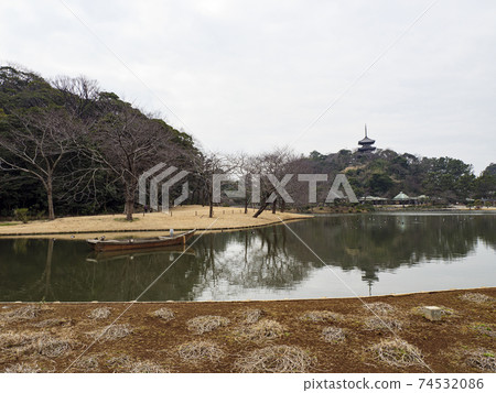 Early spring at Sankeien Garden, a scenic spot in Yokohama City, Kanagawa Prefecture Early spring at Sankeien Garden, a scenic spot in Yokohama City, Kanagawa Prefecture 74532086