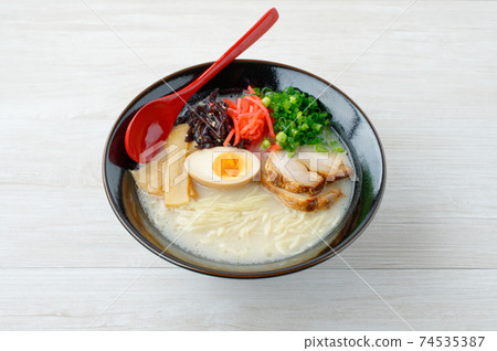 Hakata ramen, tonkotsu ramen, tonkotsu ramen. Stir-fried wood ear, pickled ginger, green onion, char siu, boiled egg. 74535387