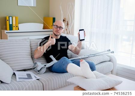 The man with the broken leg was able to receive compensation. The man with the broken leg was able to receive compensation. 74536255