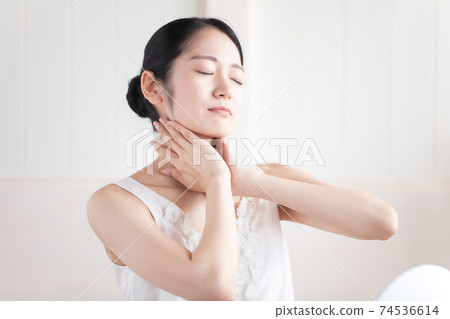 Woman touching the neck Woman touching the neck 74536614