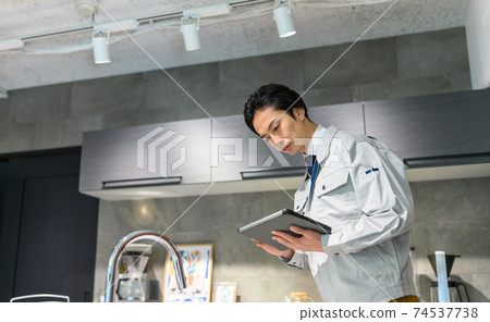 Contractor Contractor 74537738