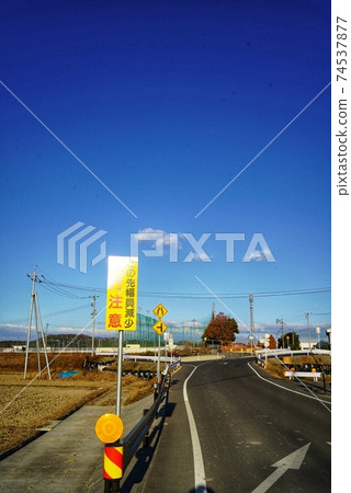 藍天和路標 藍天和路標 74537877