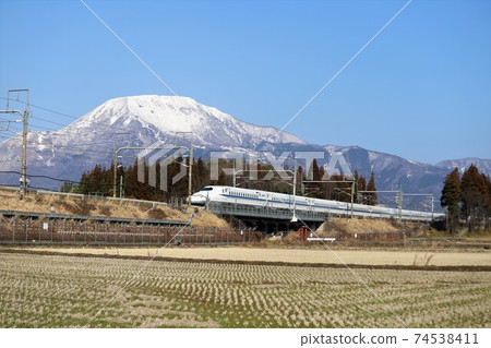 Snowy scenery of Mt. Ibuki and Tokaido Shinkansen 74538411