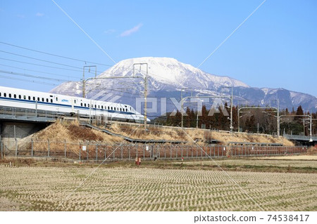 Snowy scenery of Mt. Ibuki and Tokaido Shinkansen 74538417